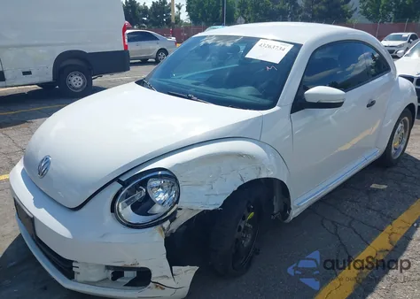 2015 Volkswagen Beetle 1.8T z USA, uszkodzony, nr VIN 3VWF17AT0FM648031